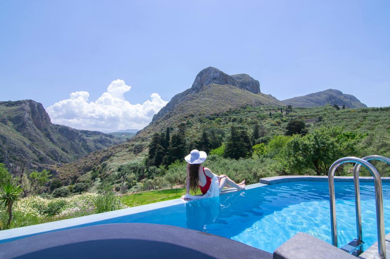 Heated Private Ozone Salt Pool, Jacuzzi, Cinema Inside & Outside, Ping Pong, Billiard, Ps5, Playground, Giant Chess, Giant Monopoly, Table Football, 3X Surround Sound - Villa Rokka Luxe Kíssamos Exterior foto