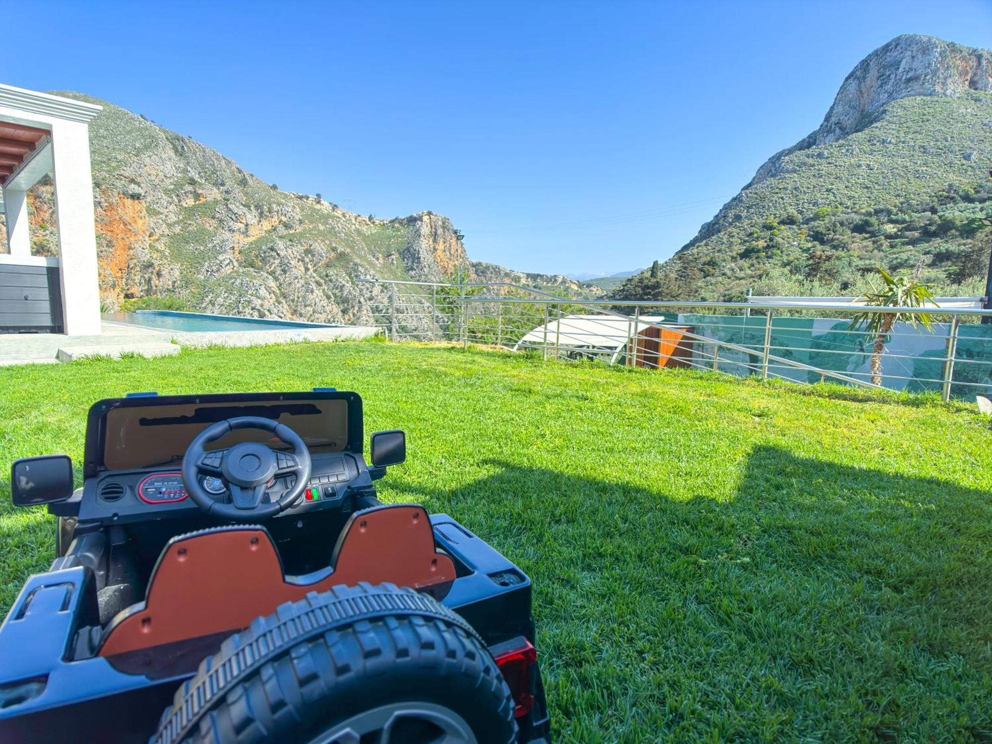 Heated Private Ozone Salt Pool, Jacuzzi, Cinema Inside & Outside, Ping Pong, Billiard, Ps5, Playground, Giant Chess, Giant Monopoly, Table Football, 3X Surround Sound - Villa Rokka Luxe Kíssamos Exterior foto