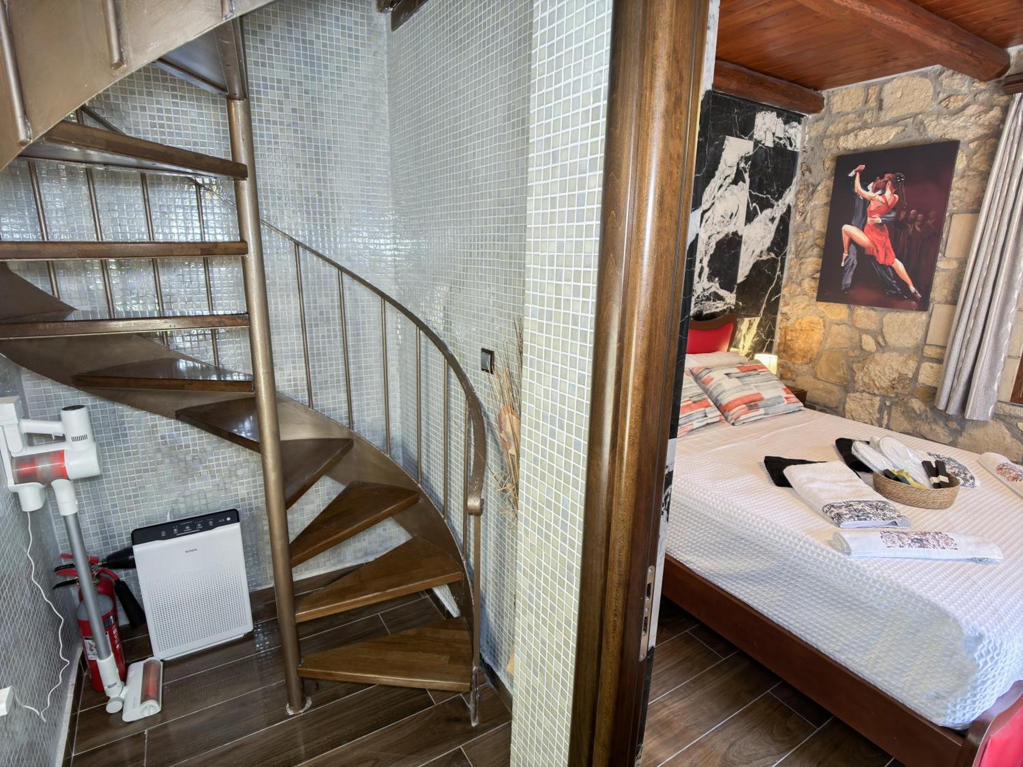 Heated Private Ozone Salt Pool, Jacuzzi, Cinema Inside & Outside, Ping Pong, Billiard, Ps5, Playground, Giant Chess, Giant Monopoly, Table Football, 3X Surround Sound - Villa Rokka Luxe Kíssamos Exterior foto