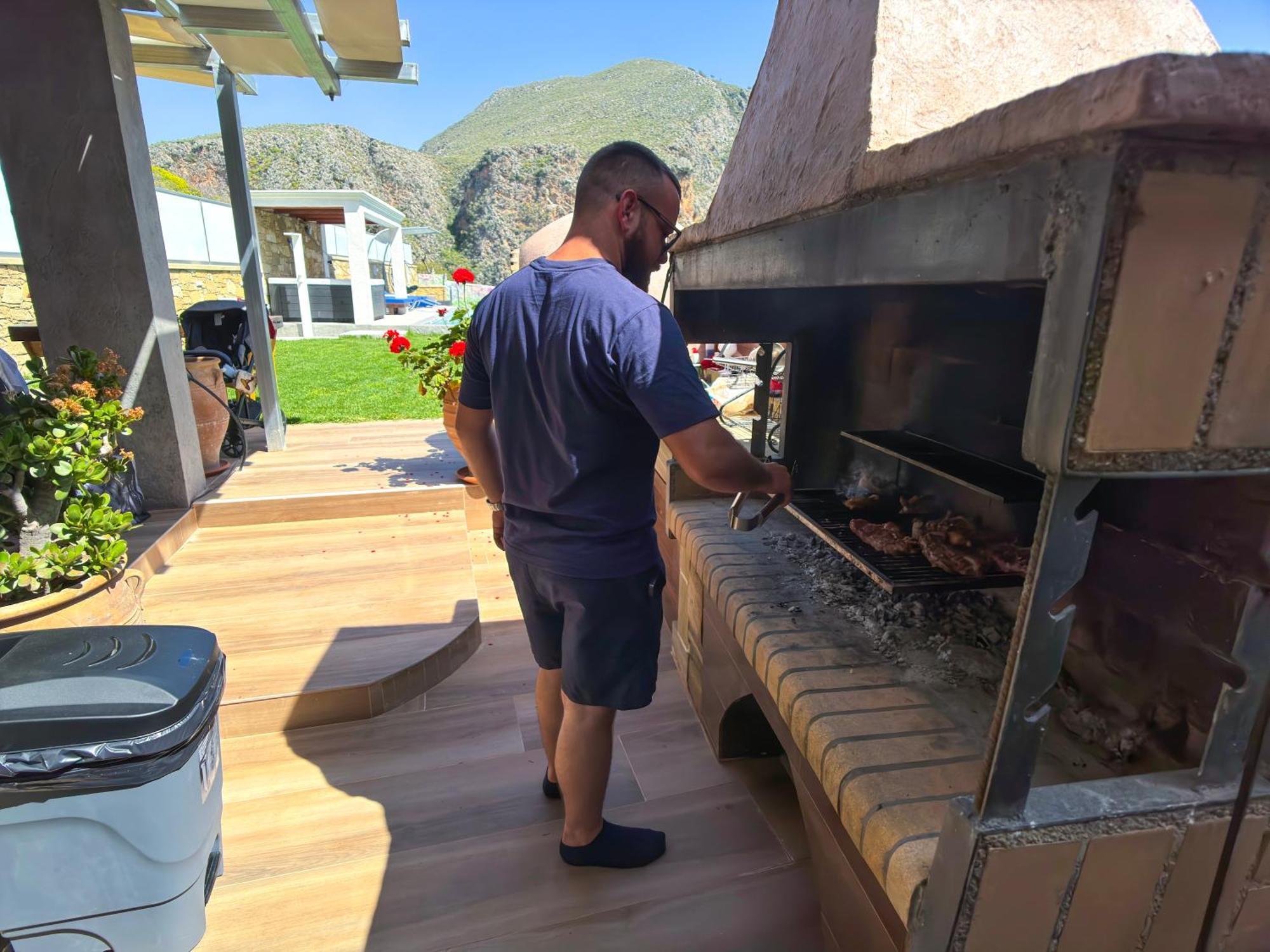 Heated Private Ozone Salt Pool, Jacuzzi, Cinema Inside & Outside, Ping Pong, Billiard, Ps5, Playground, Giant Chess, Giant Monopoly, Table Football, 3X Surround Sound - Villa Rokka Luxe Kíssamos Exterior foto