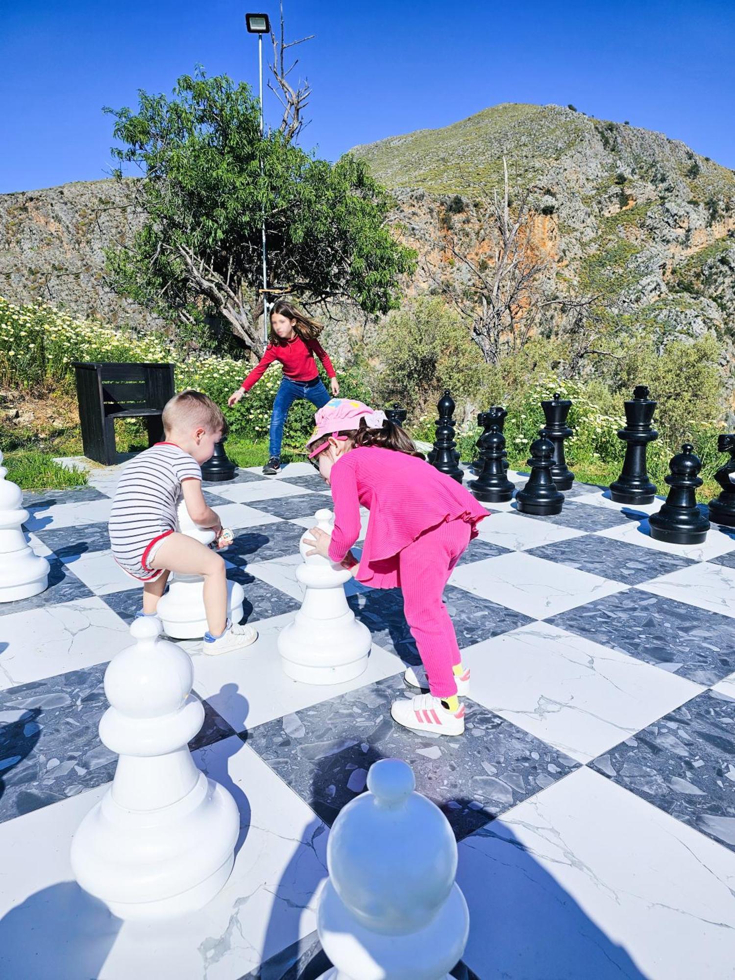 Heated Private Ozone Salt Pool, Jacuzzi, Cinema Inside & Outside, Ping Pong, Billiard, Ps5, Playground, Giant Chess, Giant Monopoly, Table Football, 3X Surround Sound - Villa Rokka Luxe Kíssamos Exterior foto