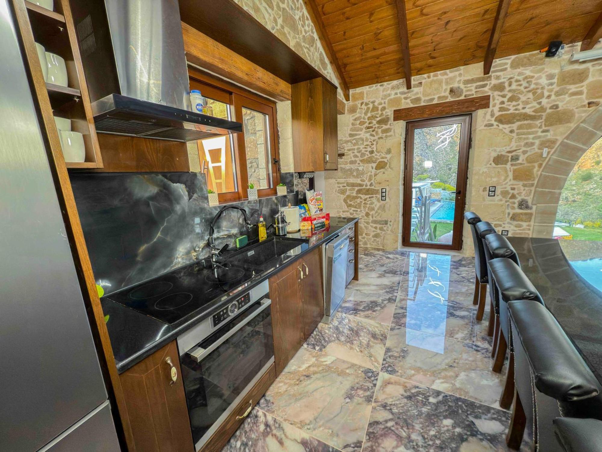 Heated Private Ozone Salt Pool, Jacuzzi, Cinema Inside & Outside, Ping Pong, Billiard, Ps5, Playground, Giant Chess, Giant Monopoly, Table Football, 3X Surround Sound - Villa Rokka Luxe Kíssamos Exterior foto